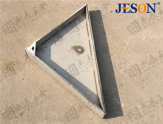 不锈钢三角形井盖01